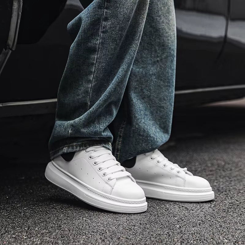 Baskets minimalistes blanches pour hommes