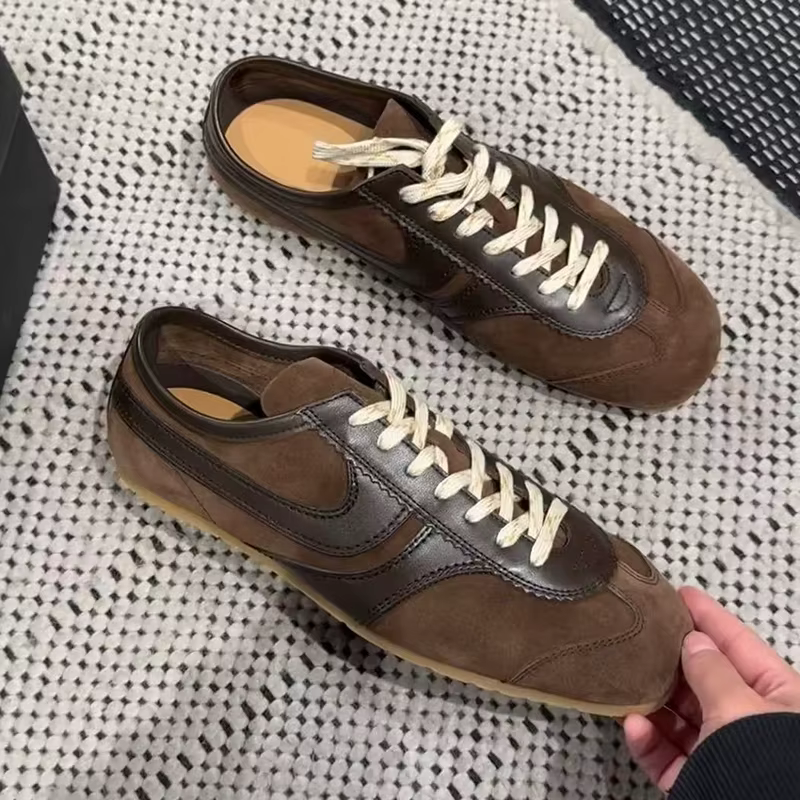 Chaussures d'entraînement allemandes pour femmes en cuir véritable