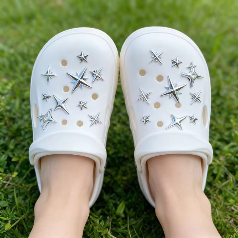 Kit DIY d'accessoires pour chaussures 18 étoiles argentées – Décorations multifonctionnelles et tendance pour un