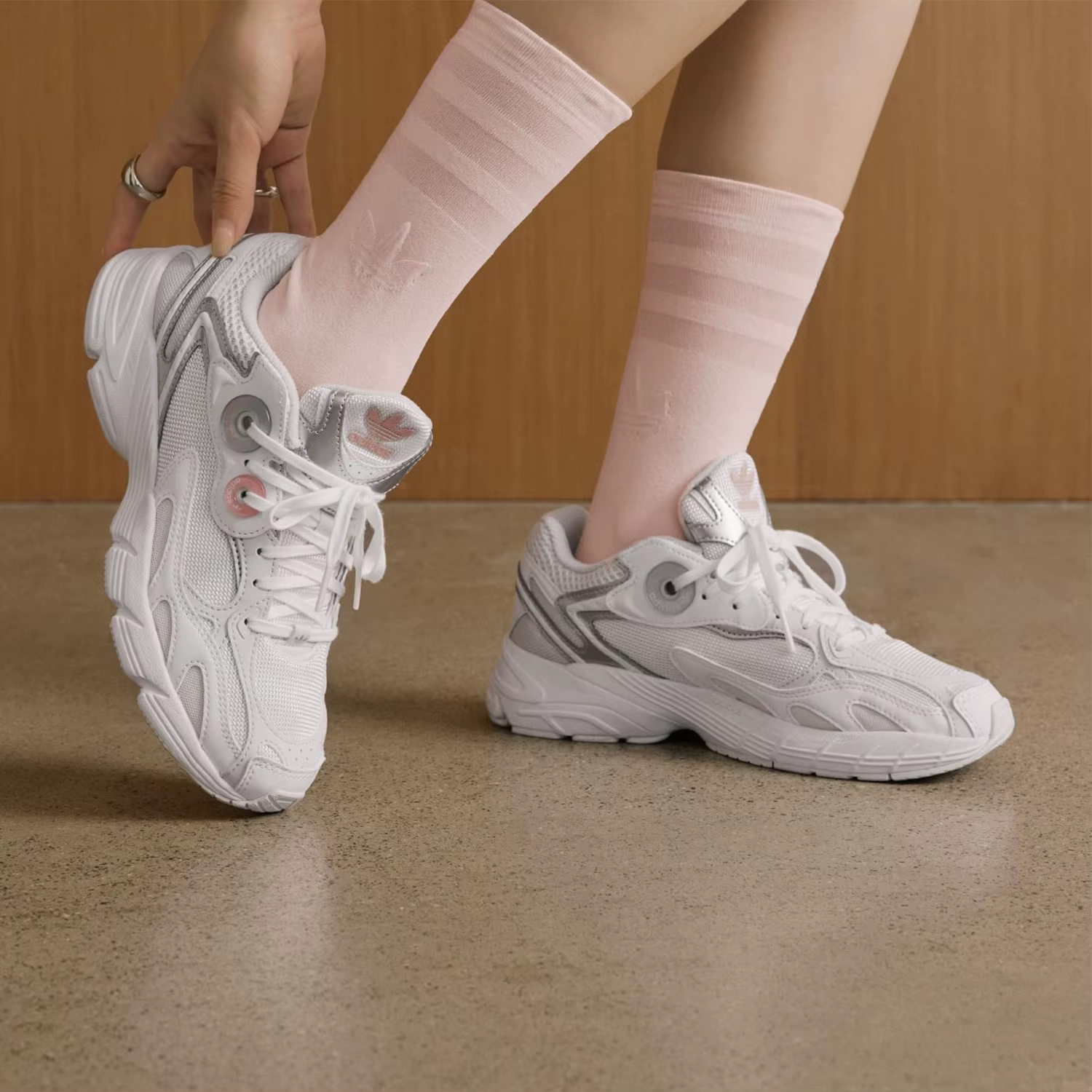 Adidas Originals Chaussures de sport décontractées et durables pour femme JQ6441