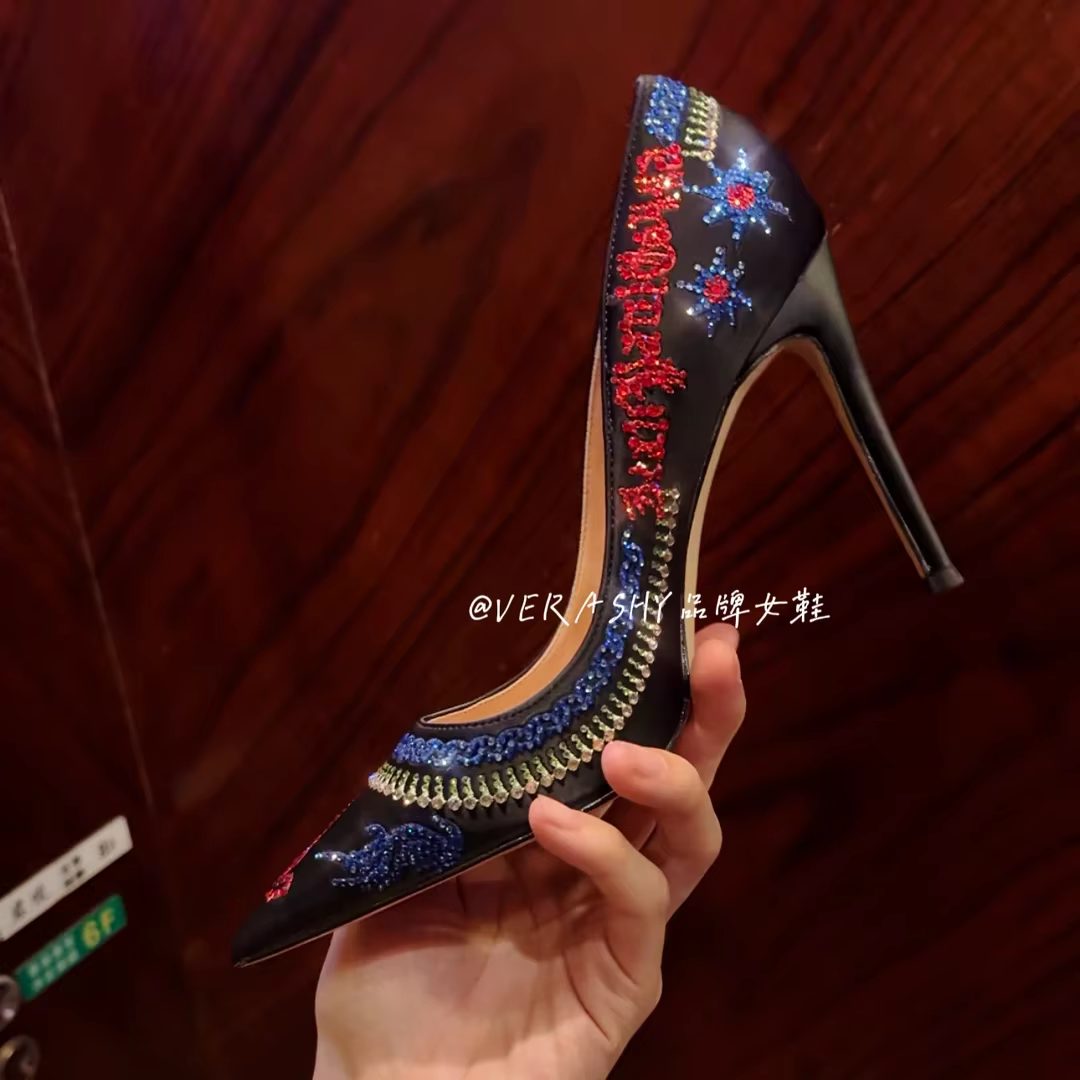 Chaussures à talons hauts brodés pour femmes