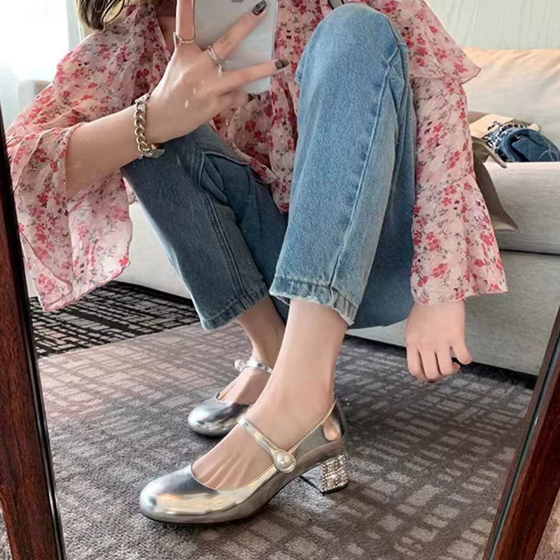 Chaussures argentées pour femmes