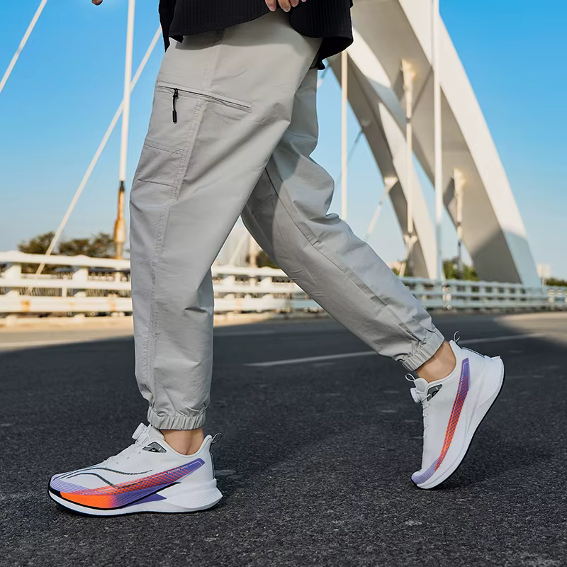 Chaussures de course à semelle en carbone, ultra légères, respirantes, en maille, pour l'entraînement quotidien, absorbant les chocs, pour hommes et femmes, pour le jogging