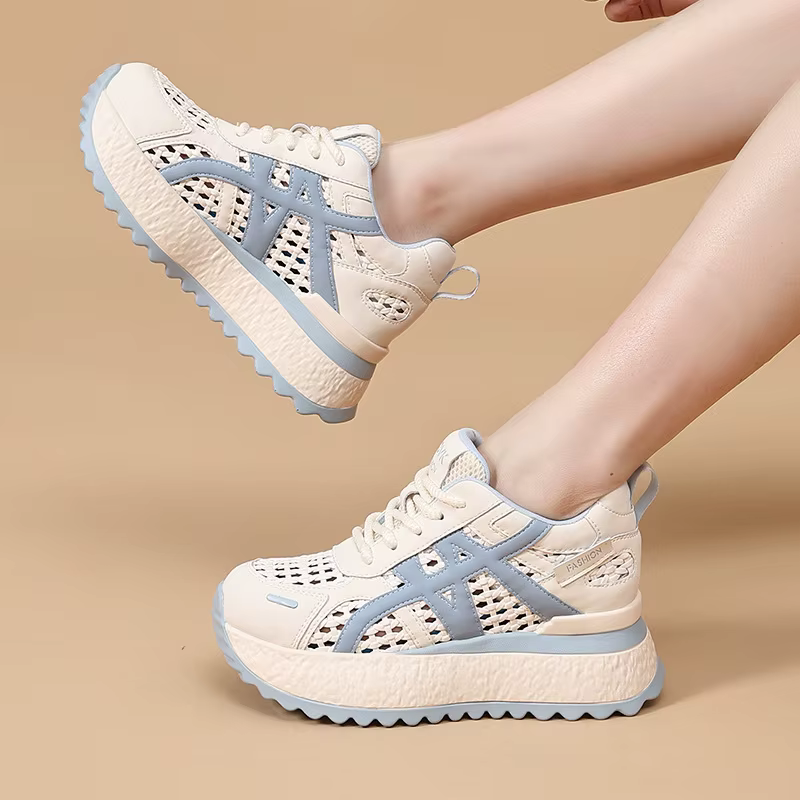 Baskets compensées en maille color block beige et bleu pour femme