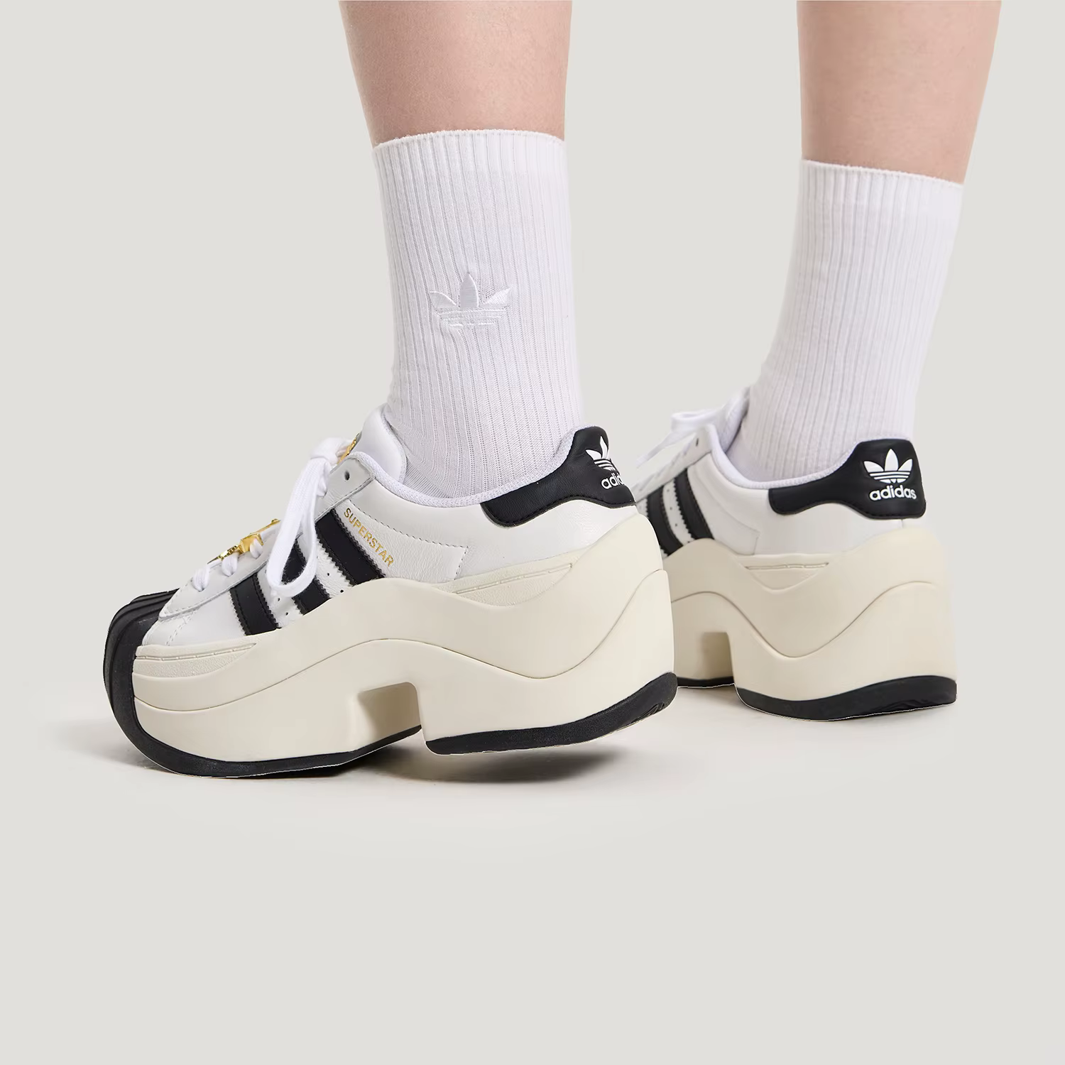 Adidas Authentic Three Leaves Baskets classiques à lacets et semelle épaisse pour femme JR9895