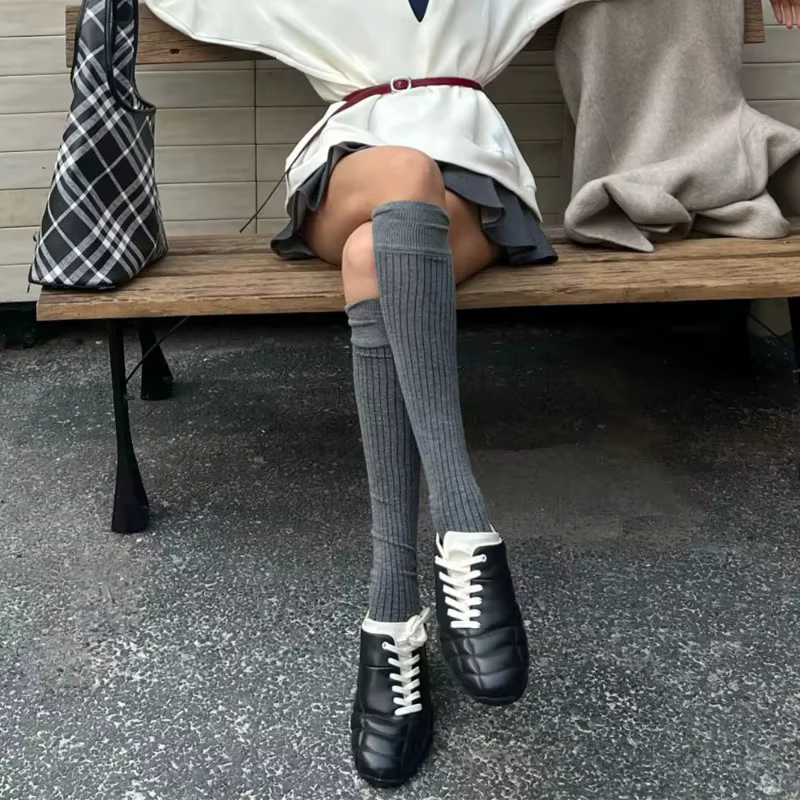 2025 femmes noir décontracté football Style baskets appartements Chic lacets chaussures de marche confortables femme formateurs de haute qualité