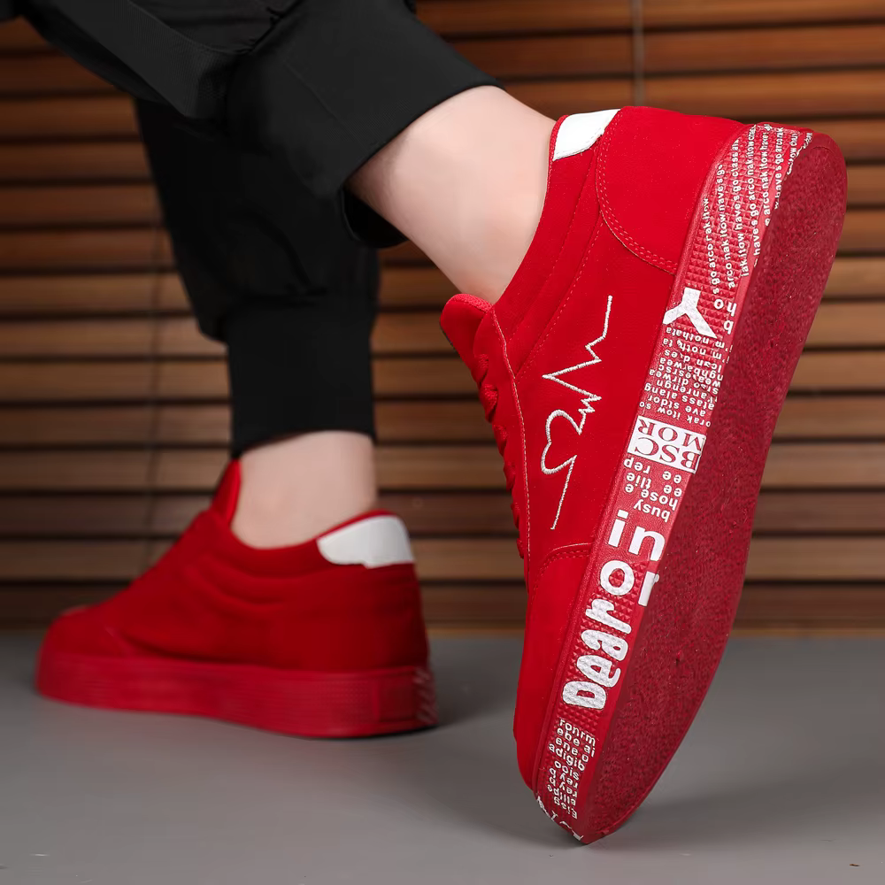 Men's lightweight casual sneakers. Everyday outdoor running and skate shoes for men. Colors: black and red. Sizes: 39 to 48.