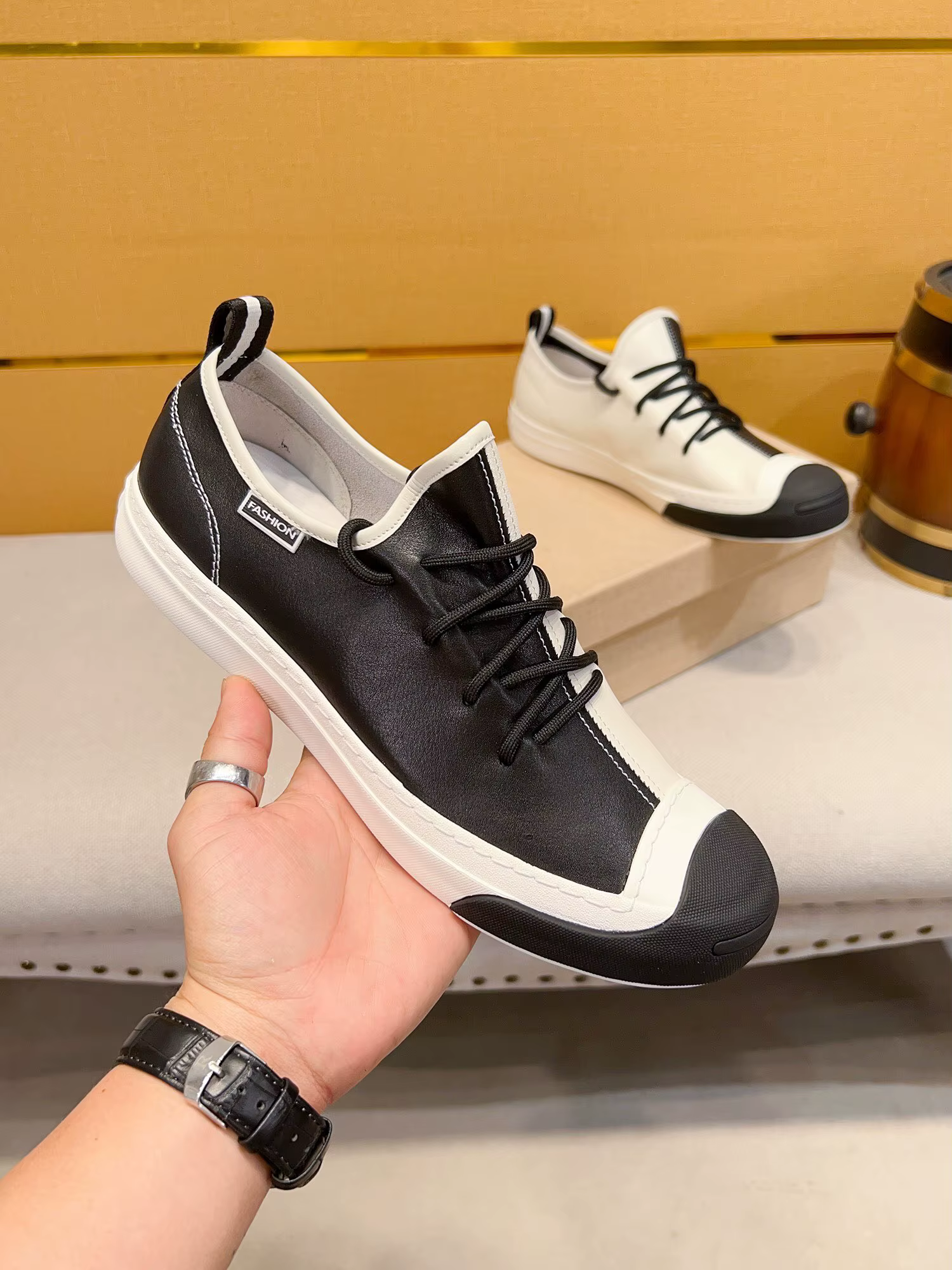 Mode européenne pour hommes en cuir véritable sport à lacets chaussures décontractées classiques baskets