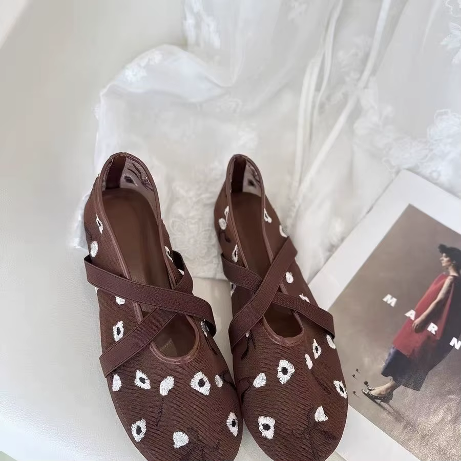 Chaussures de danse plates brodées en maille à bout rond pour femmes 2026