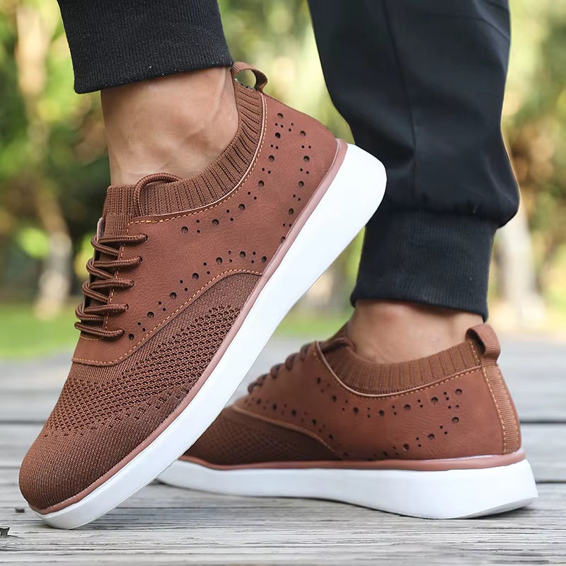 Les chaussures de course pour hommes sont légères classiques en maille