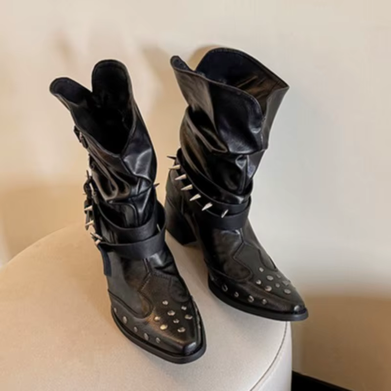 Bottes simples à talon bloc avec boucle en métal cloutée
