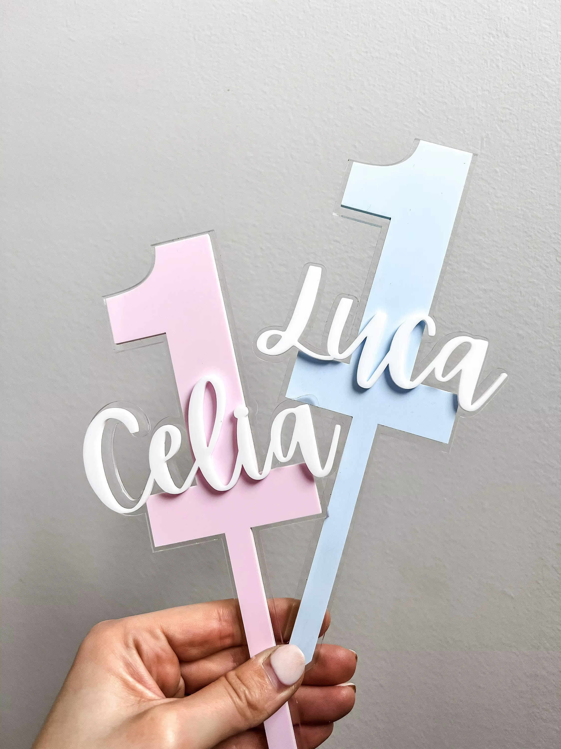 Accessoire de gâteau personnalisé-1 pièce nom et numéro personnalisés en PMMA décor de bricolage gravé au laser personnalisé pour anniversaires, fêtes et cadeau unique