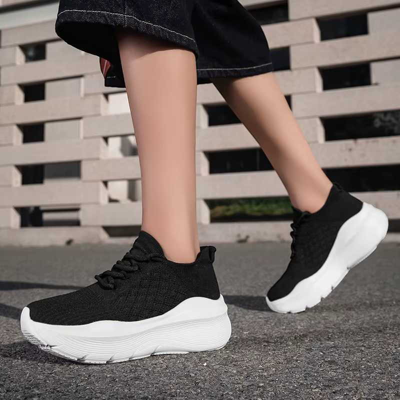 Chaussures de sport beiges à semelles incurvées épaisses pour hommes et femmes