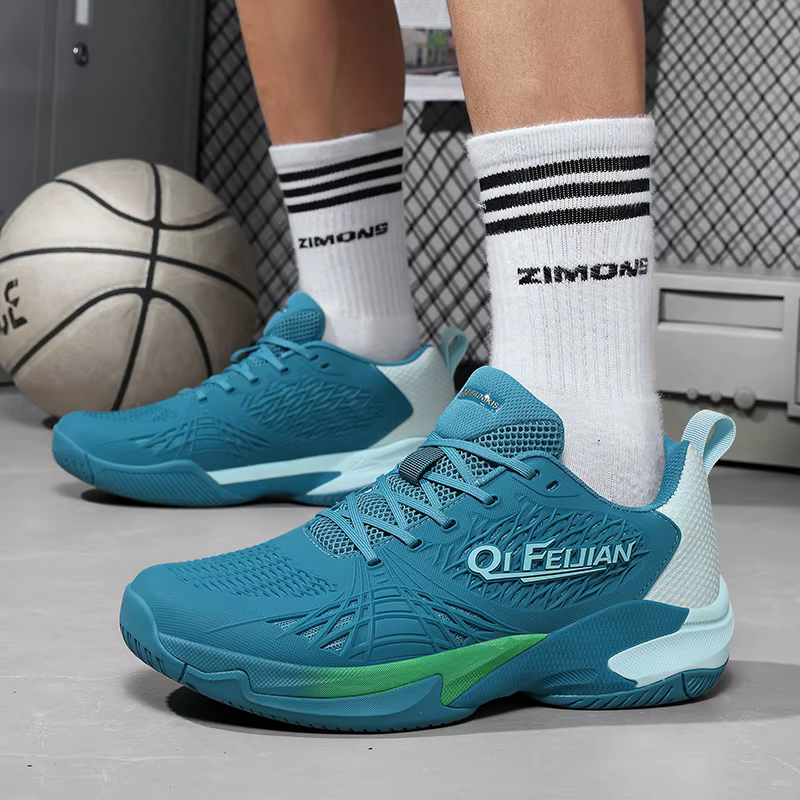 Nouvelles chaussures de Tennis