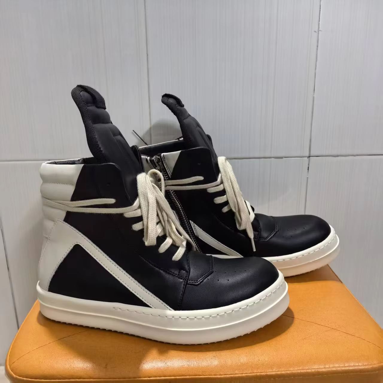 Baskets montantes classiques en cuir orange R-o