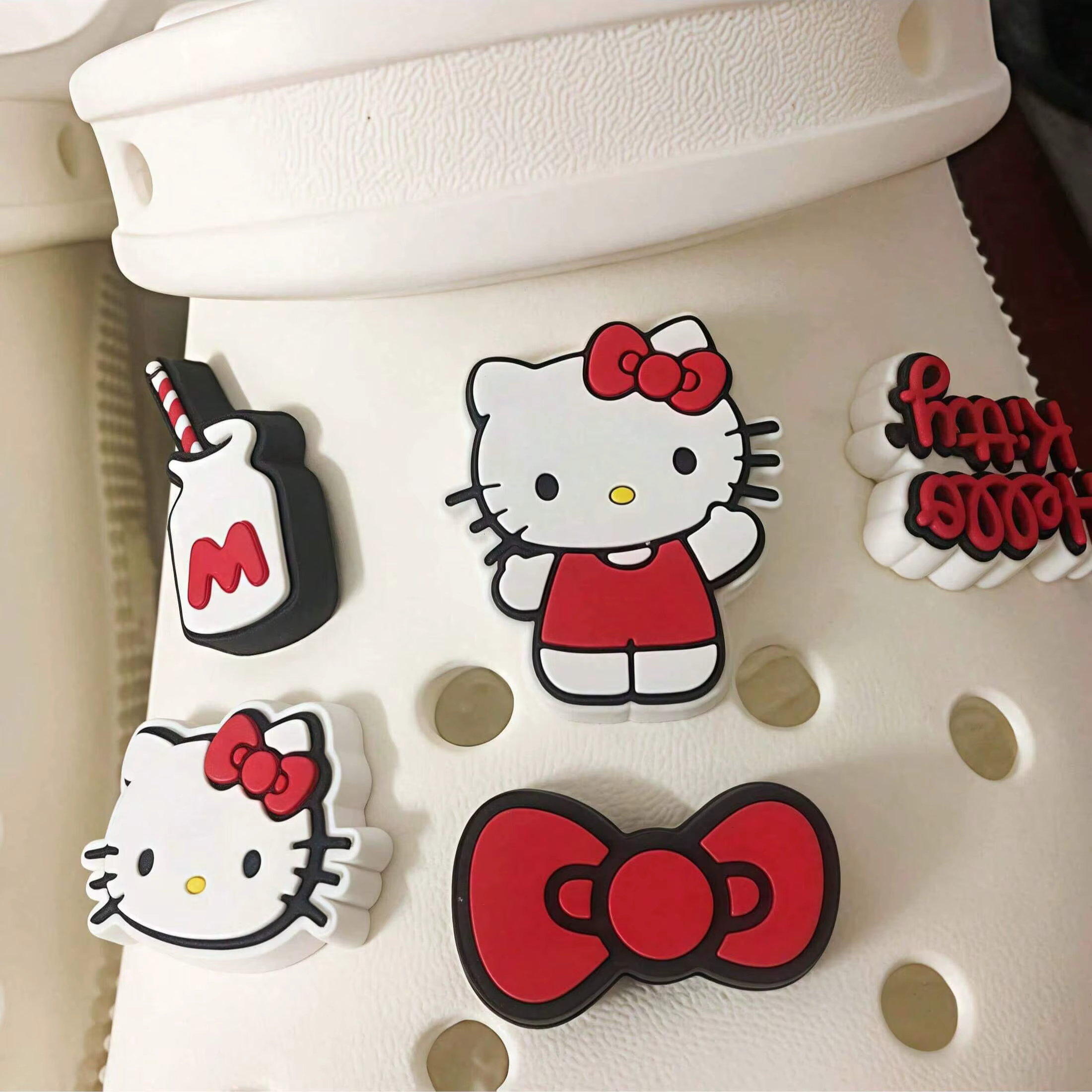 6/12 pièces Décorations de chaussures Hello Kitty - Accessoires 3D mignons