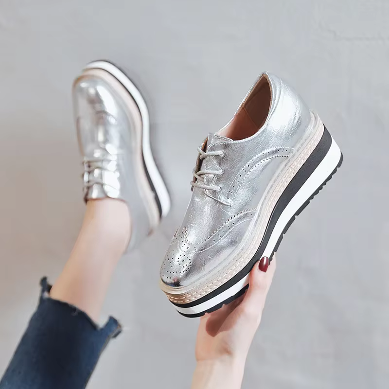 LTARTA Chaussures à muffins à plateforme sculptée Brock de style britannique pour femmes