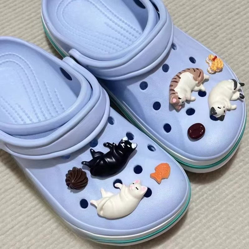 Lot de Breloques pour Chaussures Motif Chats de Dessin Animé Mignons - Accessoires de Créateur Polyvalents pour Sandales