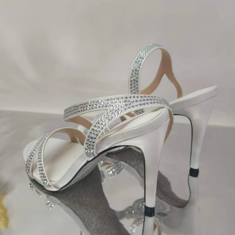 Sandales à talons hauts pour femmes avec strass