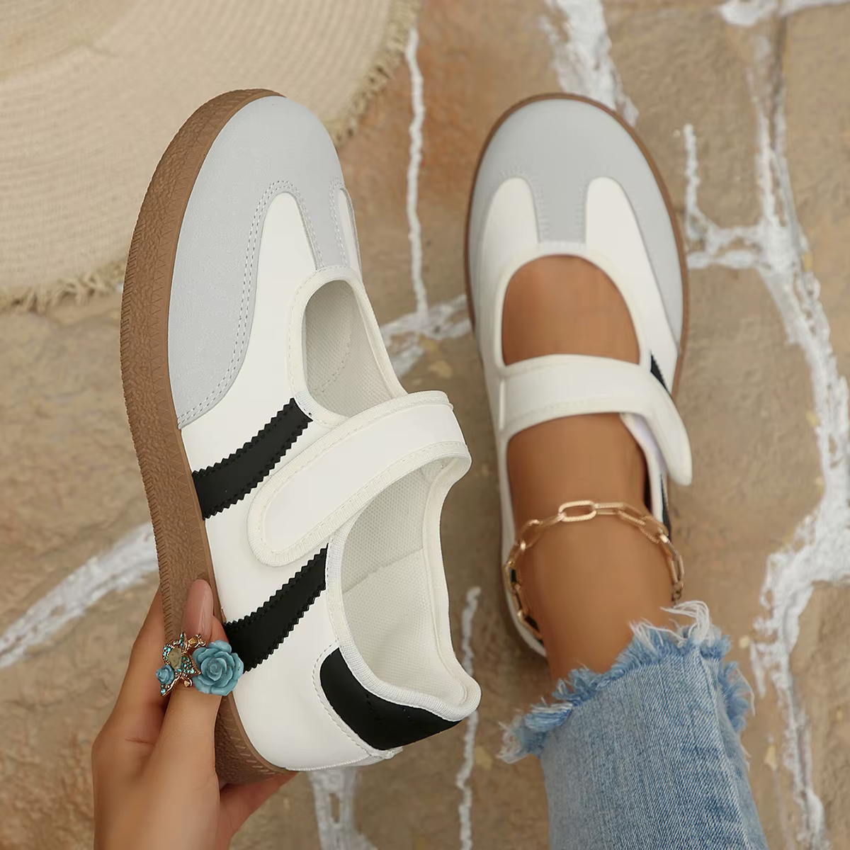 Chaussures plates décontractées blanches et noires pour femmes