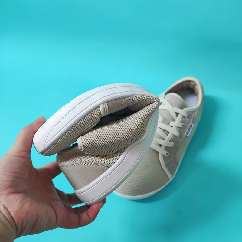 Chaussures de course pour hommes avec semelles souples pieds légers et larges adaptés aux