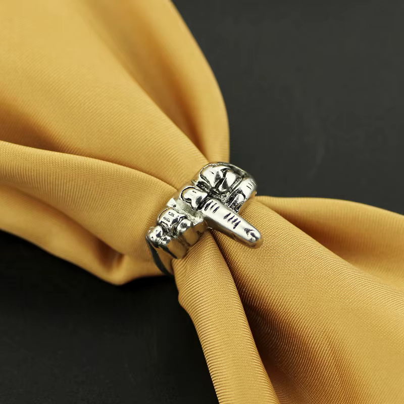 Bague pour homme style rock avec motif doigt d'honneur vertical, bijou tendance pour les individus avant-gardistes