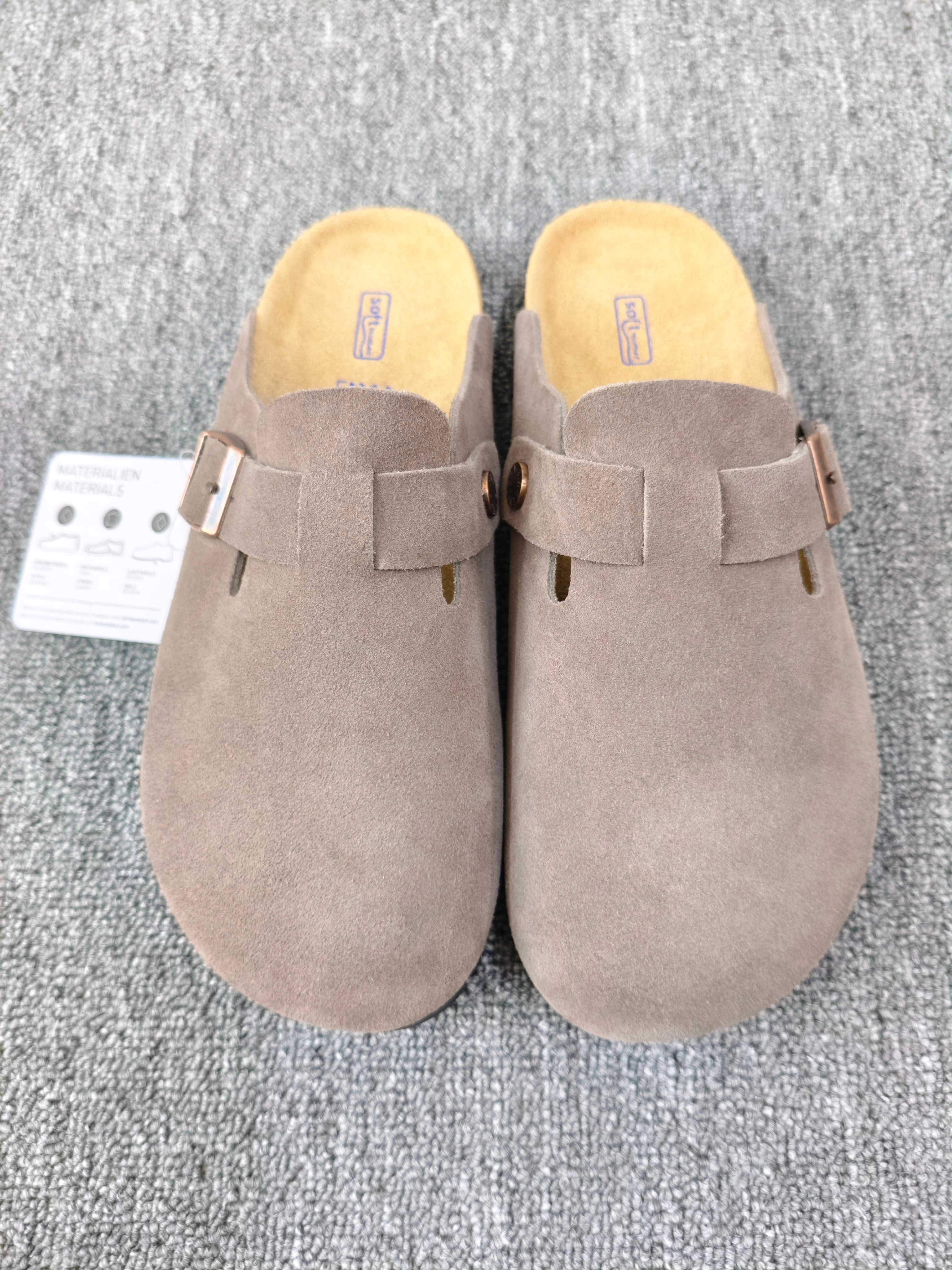 Chaussures décontractées pour hommes et sandales pour femmes : Chaussons confortables à bout fermé avec semelle en liège pour une utilisation intérieure et extérieure