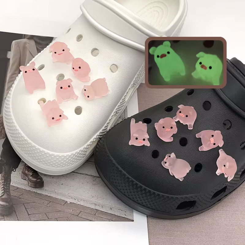 Breloques de chaussures cochon lumineux rose 3D