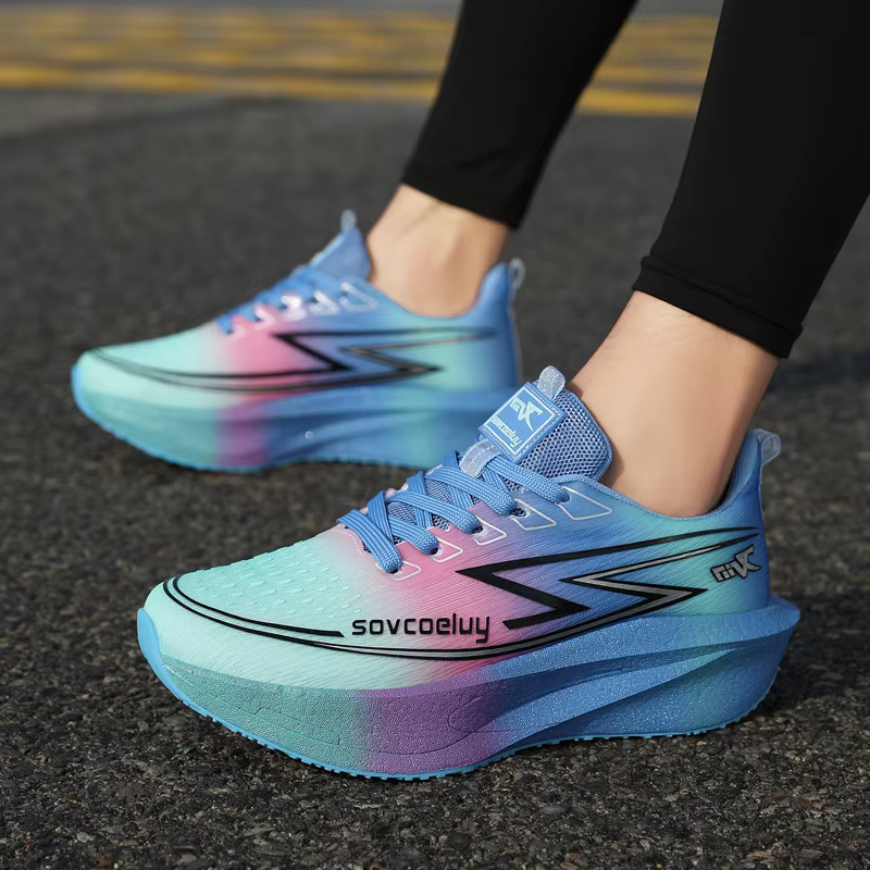 Chaussures de course avec plaque en carbone