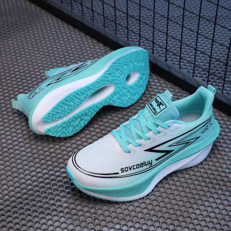 Chaussures de course avec plaque en carbone