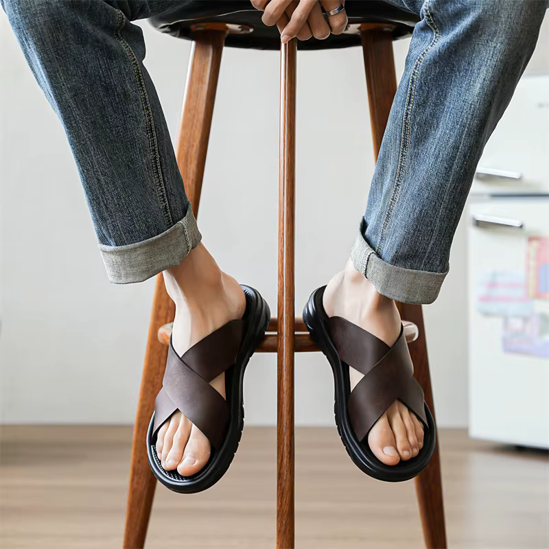 Nouvelles pantoufles en cuir pour hommes
