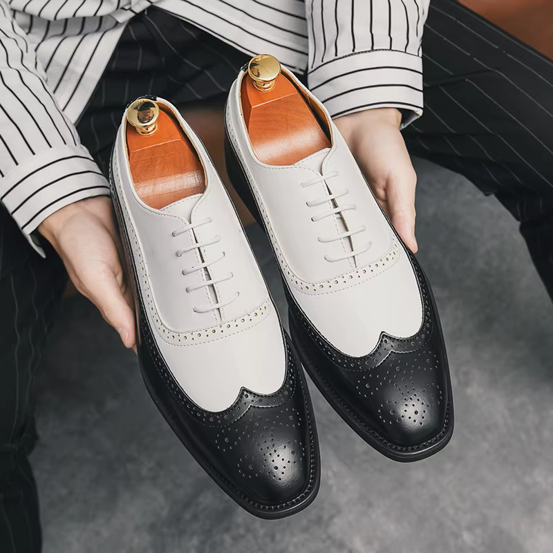 Chaussures habillées avec détail de pointe d'aile pour hommes