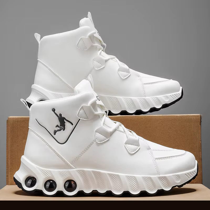 Une paire de chaussures de basket mi-hautes simples et élégantes. Épaissi