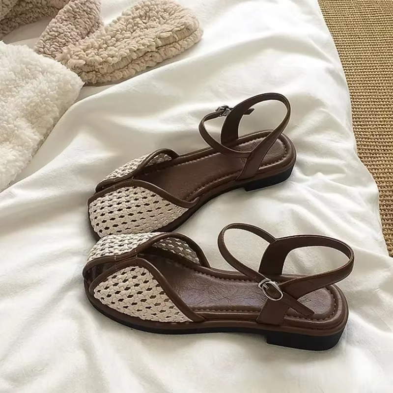 Sandales tressées fermées pour femmes – Chaussures plates élégantes avec bride de cheville – Mules tendance pour l'été et les vacances à la plage