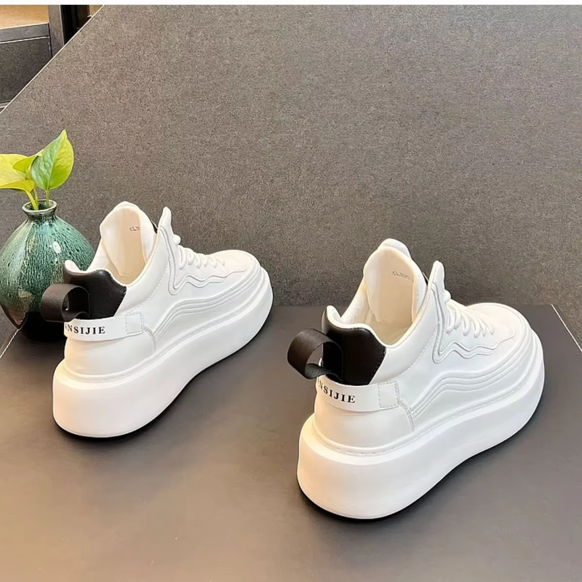 Nouvelles Chaussures en Cuir Souple Blanc Respirant Style Coréen Printemps-Automne 2024